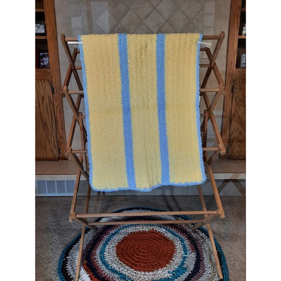 Hand Crocheted Terryspun Soft Cuddly Baby Blanket / Baby Bath Mat - Picture 6 of 9